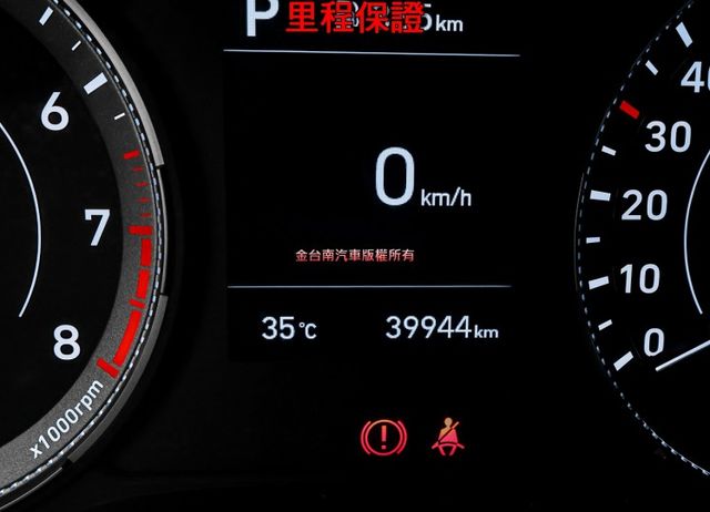 通勤代步好選擇 一手車 只跑3.9萬 原廠保養 車況超好 ABS TCS 原廠影音 全車六安 可全貸 不用殺價就很便宜!  第15張相片