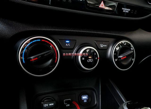 通勤代步好選擇 一手車 只跑3.9萬 原廠保養 車況超好 ABS TCS 原廠影音 全車六安 可全貸 不用殺價就很便宜!  第17張相片