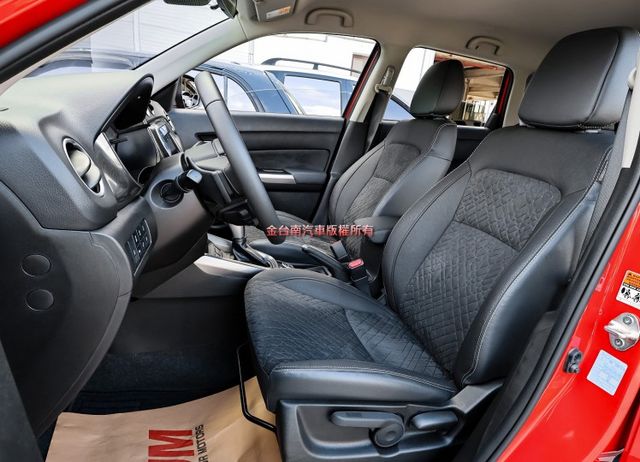 4WD頂級原廠試乘車 24年式24/9領牌 只跑292KM ACC AEB 車道偏離 車載系統 恆溫 全車原板件 可全貸  第8張相片