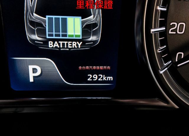 4WD頂級原廠試乘車 24年式24/9領牌 只跑292KM ACC AEB 車道偏離 車載系統 恆溫 全車原板件 可全貸  第15張相片
