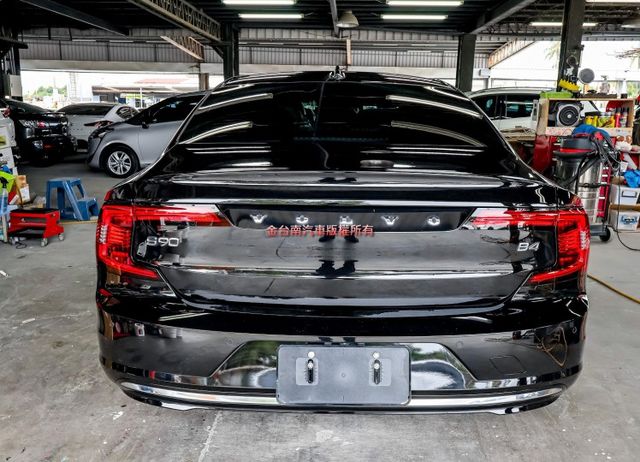 長軸 四輪剛換全新胎 只跑3.7萬 原廠保養 全景天窗 記憶椅 雙電動椅 ACC AEB 車道偏離 車載系統 電動尾門  第3張相片