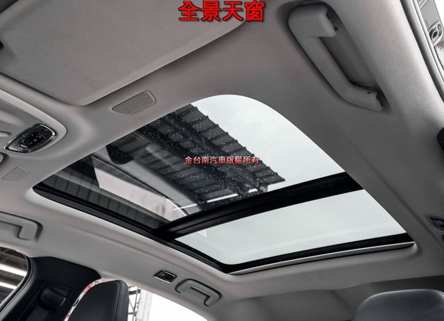 長軸 四輪剛換全新胎 只跑3.7萬 原廠保養 全景天窗 記憶椅 雙電動椅 ACC AEB 車道偏離 車載系統 電動尾門  第9張相片