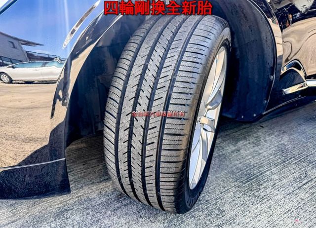 長軸 四輪剛換全新胎 只跑3.7萬 原廠保養 全景天窗 記憶椅 雙電動椅 ACC AEB 車道偏離 車載系統 電動尾門  第20張相片