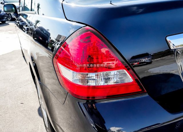 四輪剛換全新胎 只跑7.6萬 雙安 原鈑件 電動後視鏡 里程保證 代步通勤最佳選擇!  第8張相片