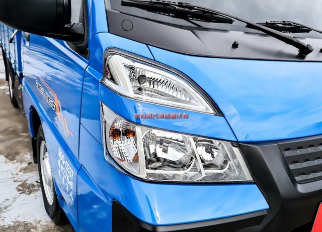 自排變速箱 貨框 一手車 只跑1萬 全車原板件 附全額發票 倒車顯影 定速 TCS 電動窗 可全貸 不用殺價就很便宜!  第7張相片