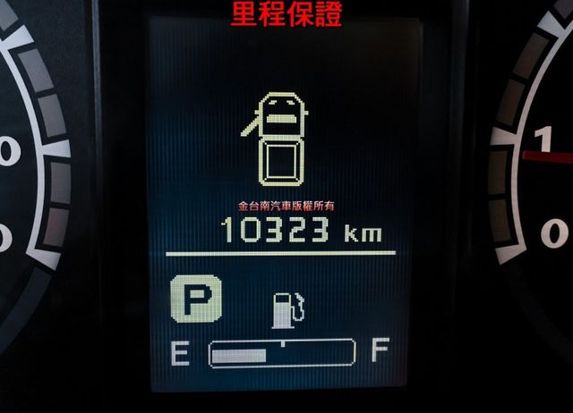 自排變速箱 貨框 一手車 只跑1萬 全車原板件 附全額發票 倒車顯影 定速 TCS 電動窗 可全貸 不用殺價就很便宜!  第13張相片