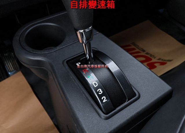 自排變速箱 貨框 一手車 只跑1萬 全車原板件 附全額發票 倒車顯影 定速 TCS 電動窗 可全貸 不用殺價就很便宜!  第16張相片