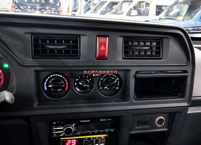 負20度冷凍箱 少跑里程保證 倒車顯影 TCS 電動窗 可全貸 不用殺價就很便宜!  第13張相片