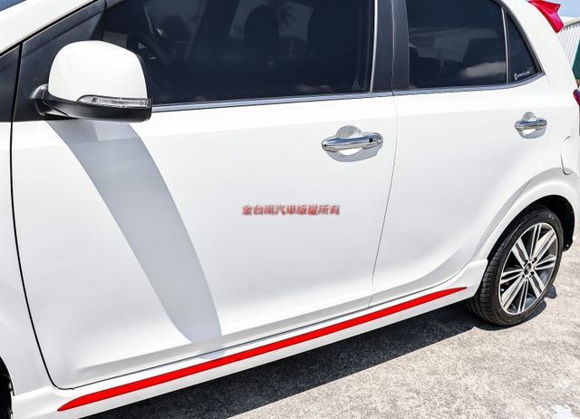 原裝進口 GT-Line 空力套件 自動煞車 iKEY 恆溫 倒車顯影 全車原板件 代步通勤好選擇 可全貸!  第7張相片