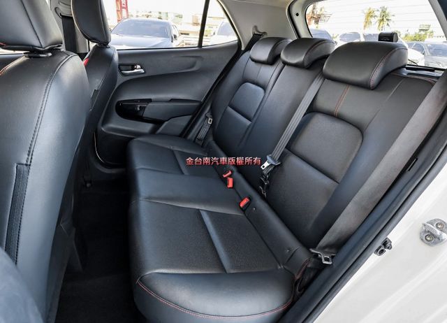 原裝進口 GT-Line 空力套件 自動煞車 iKEY 恆溫 倒車顯影 全車原板件 代步通勤好選擇 可全貸!  第9張相片