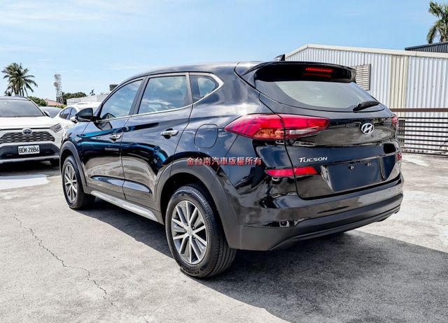 最高Premium豪華版 小改款 電動椅 ACC AEB 車道偏離 iKEY 一手車 少跑 原鈑件 可全貸!  第2張相片