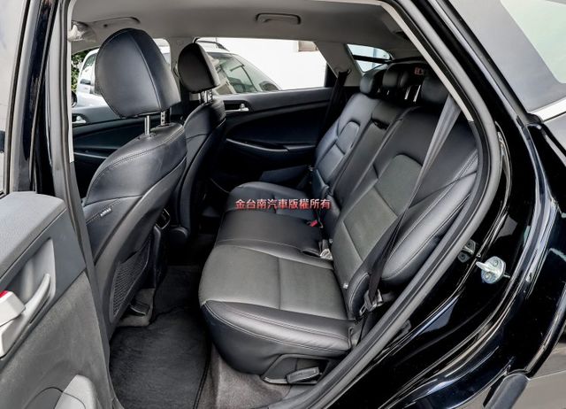 最高Premium豪華版 小改款 電動椅 ACC AEB 車道偏離 iKEY 一手車 少跑 原鈑件 可全貸!  第7張相片