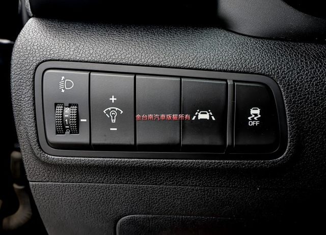 最高Premium豪華版 小改款 電動椅 ACC AEB 車道偏離 iKEY 一手車 少跑 原鈑件 可全貸!  第10張相片