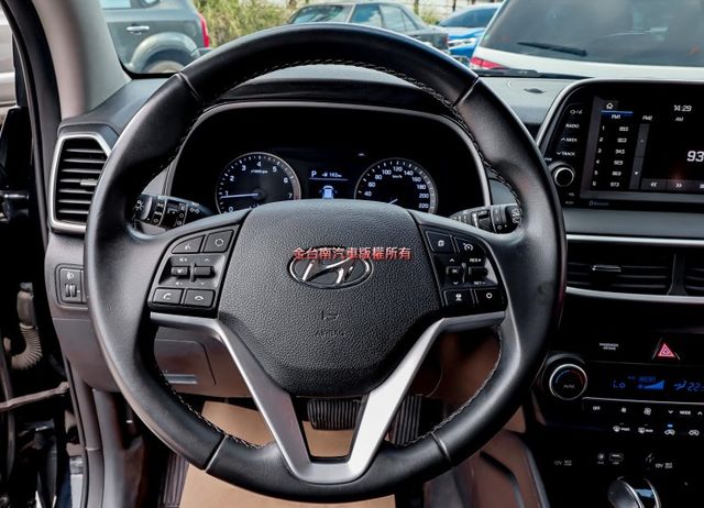 最高Premium豪華版 小改款 電動椅 ACC AEB 車道偏離 iKEY 一手車 少跑 原鈑件 可全貸!  第11張相片