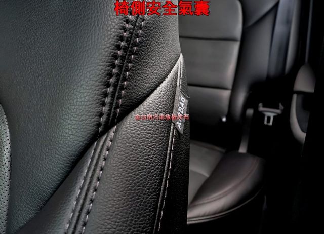 最高Premium豪華版 小改款 電動椅 ACC AEB 車道偏離 iKEY 一手車 少跑 原鈑件 可全貸!  第18張相片