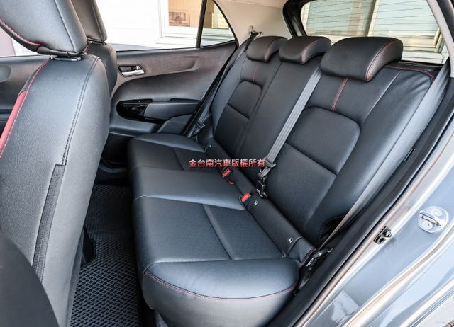 GT-Line 原裝進口 只跑1.8萬 全車原板件 天窗 大包 AEB 車道偏離 盲點 車載系統 恆溫 iKEY 可全貸  第9張相片