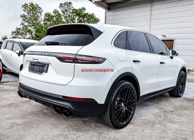 總代理 一手車 只跑7.8萬 全車原板件 LV2  4WD 340hp 21吋鋁圈 免鑰鉂 雙電動椅 電動尾門 可全貸!  第2張相片