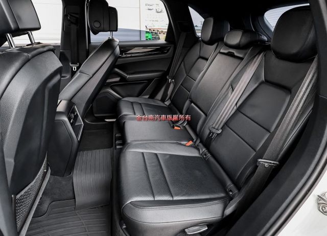 總代理 一手車 只跑7.8萬 全車原板件 LV2  4WD 340hp 21吋鋁圈 免鑰鉂 雙電動椅 電動尾門 可全貸!  第9張相片