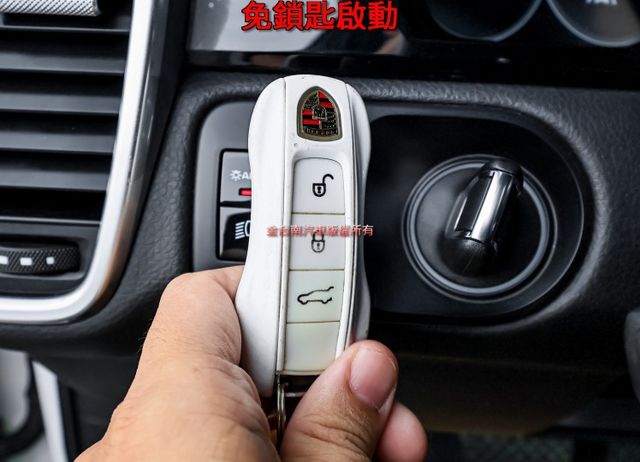 總代理 一手車 只跑7.8萬 全車原板件 LV2  4WD 340hp 21吋鋁圈 免鑰鉂 雙電動椅 電動尾門 可全貸!  第11張相片