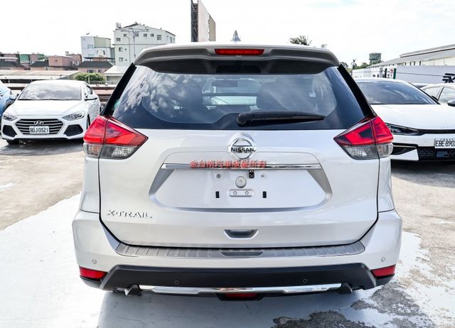 一手車 只跑4萬 里程保證 車況超好 倒車顯影 雙區恆溫 TCS ABS 前後雙雷達 可全貸 不用殺價就很便宜!  第3張相片