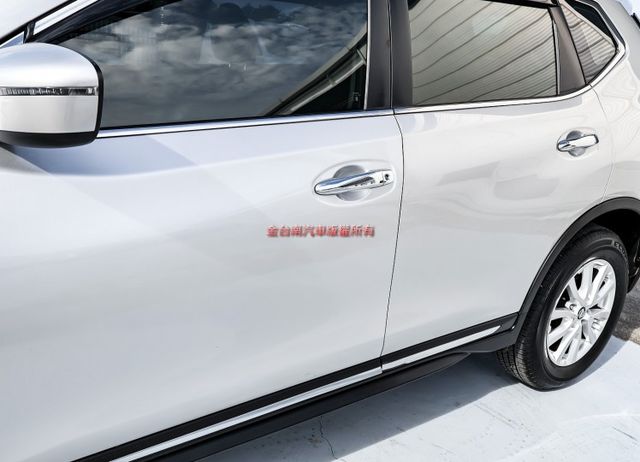 一手車 只跑4萬 里程保證 車況超好 倒車顯影 雙區恆溫 TCS ABS 前後雙雷達 可全貸 不用殺價就很便宜!  第9張相片