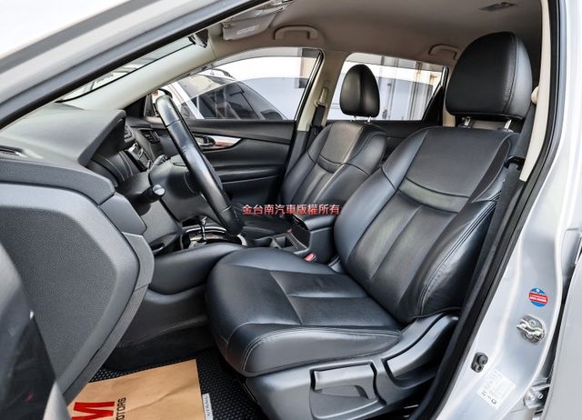 一手車 只跑4萬 里程保證 車況超好 倒車顯影 雙區恆溫 TCS ABS 前後雙雷達 可全貸 不用殺價就很便宜!  第11張相片