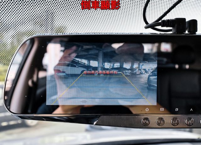 一手車 只跑4萬 里程保證 車況超好 倒車顯影 雙區恆溫 TCS ABS 前後雙雷達 可全貸 不用殺價就很便宜!  第15張相片