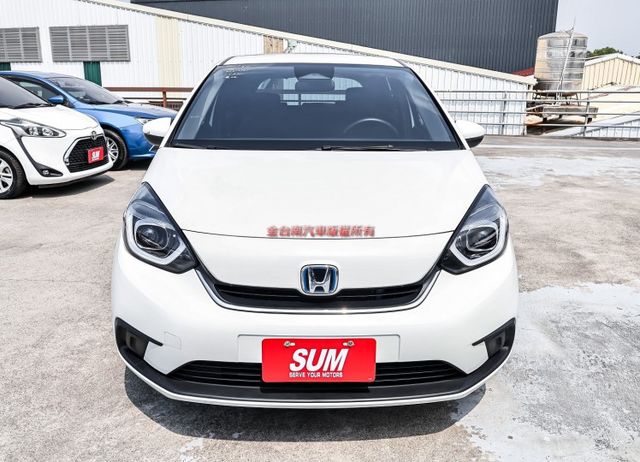 油電版 一手只跑1.5萬 原廠保養 全車原板件 ACC AEB 車道偏離 恆溫 車載系統 可全貸 不用殺價就很便宜!  第4張相片