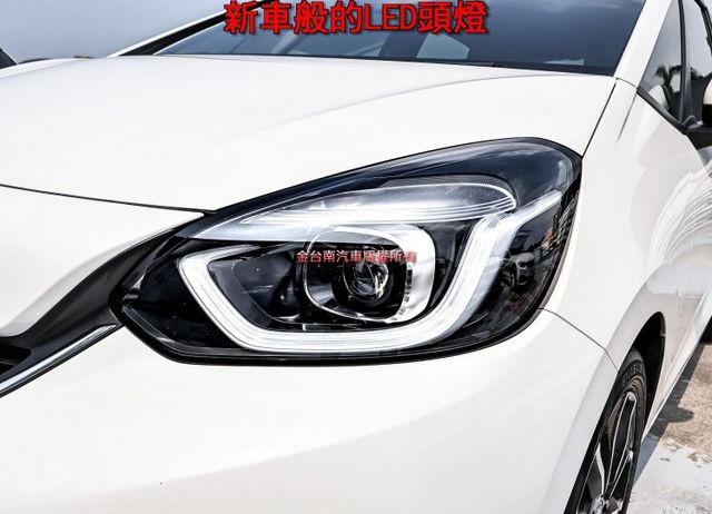 油電版 一手只跑1.5萬 原廠保養 全車原板件 ACC AEB 車道偏離 恆溫 車載系統 可全貸 不用殺價就很便宜!  第5張相片