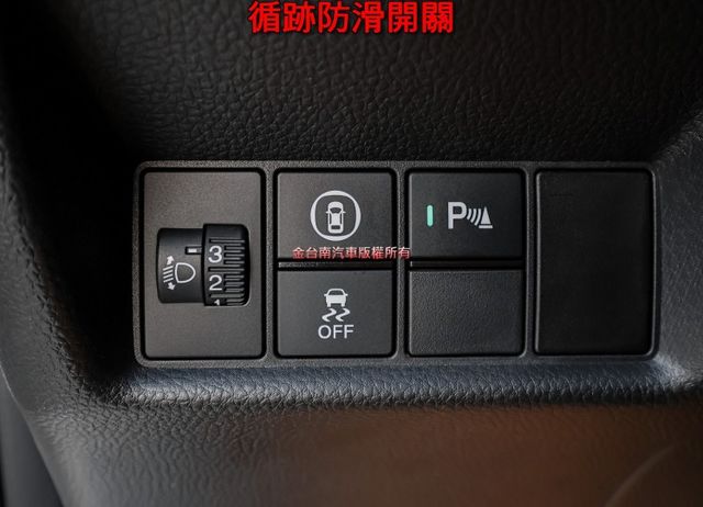 油電版 一手只跑1.5萬 原廠保養 全車原板件 ACC AEB 車道偏離 恆溫 車載系統 可全貸 不用殺價就很便宜!  第11張相片