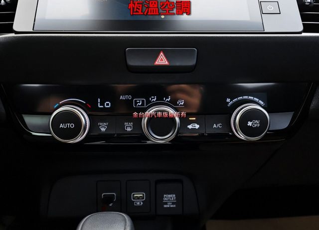 油電版 一手只跑1.5萬 原廠保養 全車原板件 ACC AEB 車道偏離 恆溫 車載系統 可全貸 不用殺價就很便宜!  第18張相片