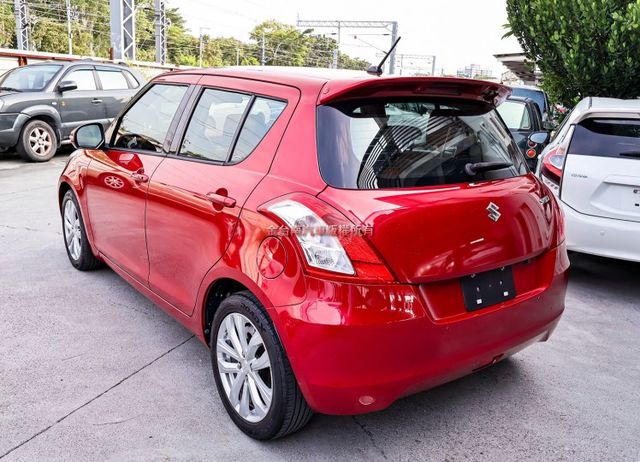 原裝進口 GLX旗艦版 只跑7.3萬 車況超好 iKEY 恆溫 定速 安卓影音 全車六安 可全貸 不用殺價就很便宜!  第2張相片