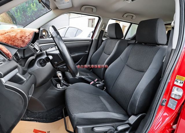 原裝進口 GLX旗艦版 只跑7.3萬 車況超好 iKEY 恆溫 定速 安卓影音 全車六安 可全貸 不用殺價就很便宜!  第9張相片