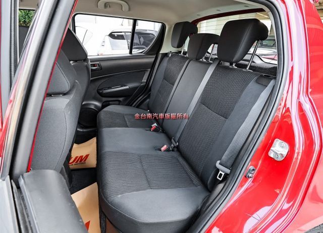 原裝進口 GLX旗艦版 只跑7.3萬 車況超好 iKEY 恆溫 定速 安卓影音 全車六安 可全貸 不用殺價就很便宜!  第10張相片