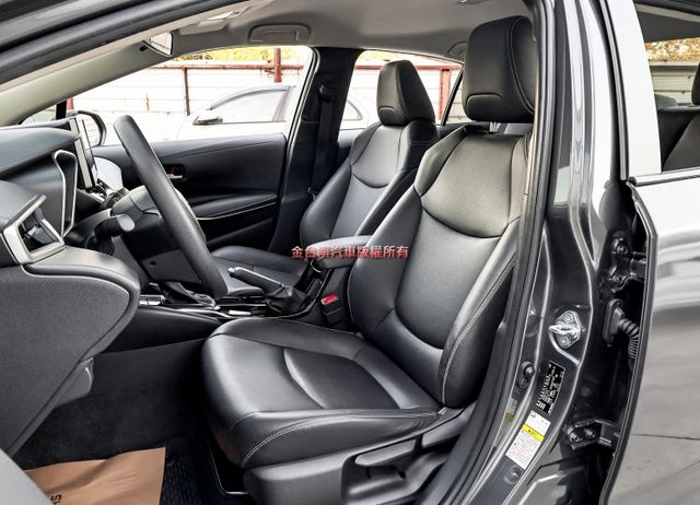 22/9出廠✓只跑4.8萬✓ACC✓AEB✓車道維持✓恆溫✓循跡防滑✓倒車顯影✓九安✓一手車✓原鈑件✓  第9張相片