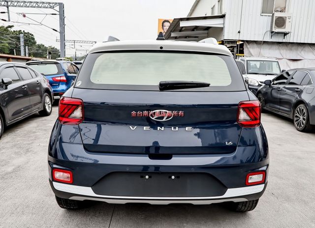 GLB版✓選配盲點及環景✓一手車✓只跑2.1萬✓原鈑件✓車道維持✓AEB✓定速✓iKEY✓原廠影音✓衛星導航✓  第3張相片