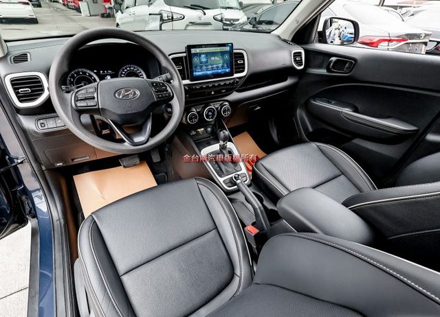 GLB版✓選配盲點及環景✓一手車✓只跑2.1萬✓原鈑件✓車道維持✓AEB✓定速✓iKEY✓原廠影音✓衛星導航✓  第9張相片