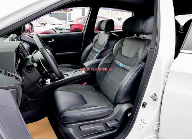 GT藍調環景版✓一手車✓只跑1.4萬✓原鈑件✓電動尾門✓定速✓恆溫✓環景✓衛星導航✓自動停車✓原廠保養!  第7張相片