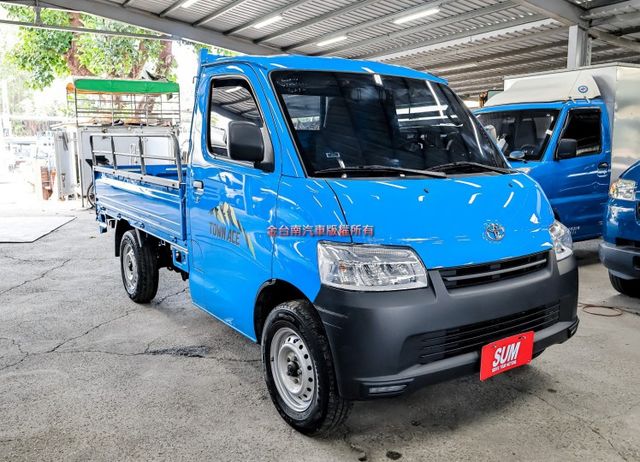 手排✓24年式✓10月出廠領牌✓一手只跑1.7萬✓全車原板件✓TCS✓雙安✓附全額發票✓可全貸✓不用殺價就很便宜✓  第5張相片