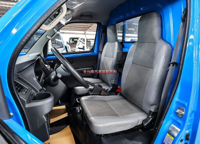 手排✓24年式✓10月出廠領牌✓一手只跑1.7萬✓全車原板件✓TCS✓雙安✓附全額發票✓可全貸✓不用殺價就很便宜✓  第8張相片