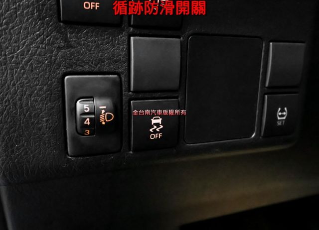 手排✓24年式✓10月出廠領牌✓一手只跑1.7萬✓全車原板件✓TCS✓雙安✓附全額發票✓可全貸✓不用殺價就很便宜✓  第10張相片