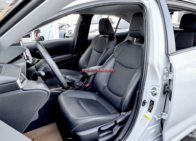 油電尊爵✓一手✓只跑2.3萬✓原鈑件✓數位儀表✓真皮方向盤✓盲點✓LV2✓iKEY✓可全貸✓  第7張相片