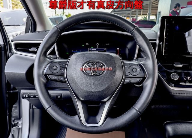 油電尊爵✓一手✓只跑2.3萬✓原鈑件✓數位儀表✓真皮方向盤✓盲點✓LV2✓iKEY✓可全貸✓  第11張相片