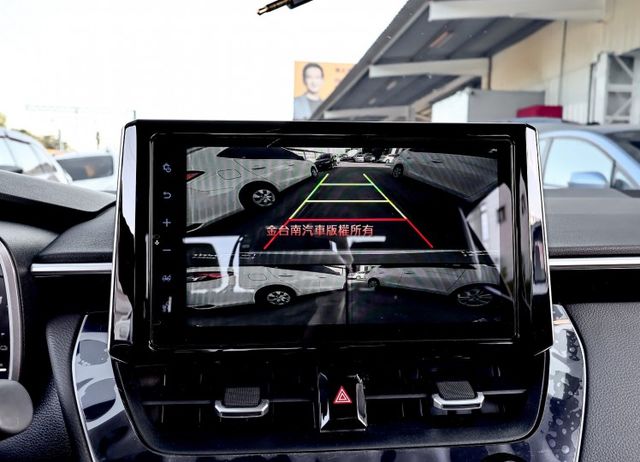 油電尊爵✓一手✓只跑2.3萬✓原鈑件✓數位儀表✓真皮方向盤✓盲點✓LV2✓iKEY✓可全貸✓  第16張相片