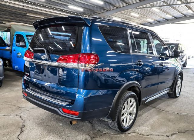 旗艦版才有輪弧✓11月領牌✓一手只跑2.3萬✓全車原板件✓17吋鋁圈✓盲點✓原廠NAVI✓倒車顯影✓可全貸✓附全額發票✓  第4張相片