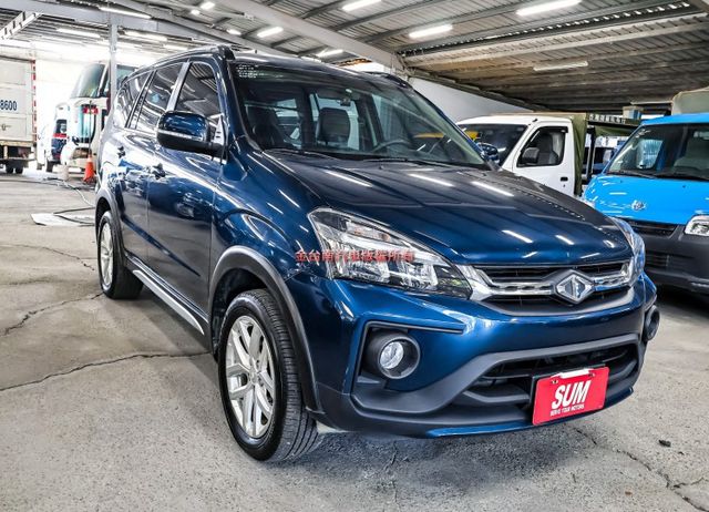 旗艦版才有輪弧✓11月領牌✓一手只跑2.3萬✓全車原板件✓17吋鋁圈✓盲點✓原廠NAVI✓倒車顯影✓可全貸✓附全額發票✓  第5張相片