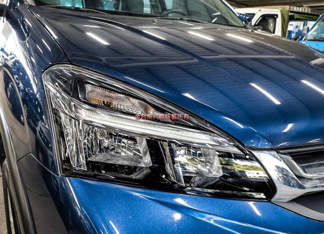 旗艦版才有輪弧✓11月領牌✓一手只跑2.3萬✓全車原板件✓17吋鋁圈✓盲點✓原廠NAVI✓倒車顯影✓可全貸✓附全額發票✓  第7張相片
