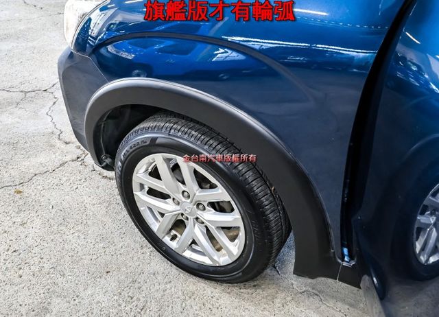 旗艦版才有輪弧✓11月領牌✓一手只跑2.3萬✓全車原板件✓17吋鋁圈✓盲點✓原廠NAVI✓倒車顯影✓可全貸✓附全額發票✓  第8張相片