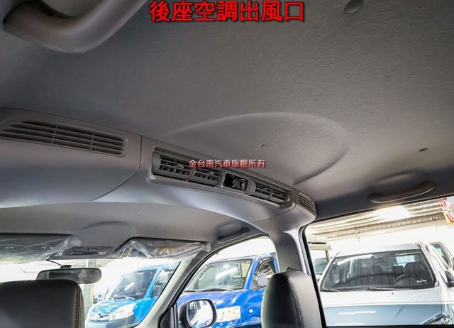 旗艦版才有輪弧✓11月領牌✓一手只跑2.3萬✓全車原板件✓17吋鋁圈✓盲點✓原廠NAVI✓倒車顯影✓可全貸✓附全額發票✓  第11張相片