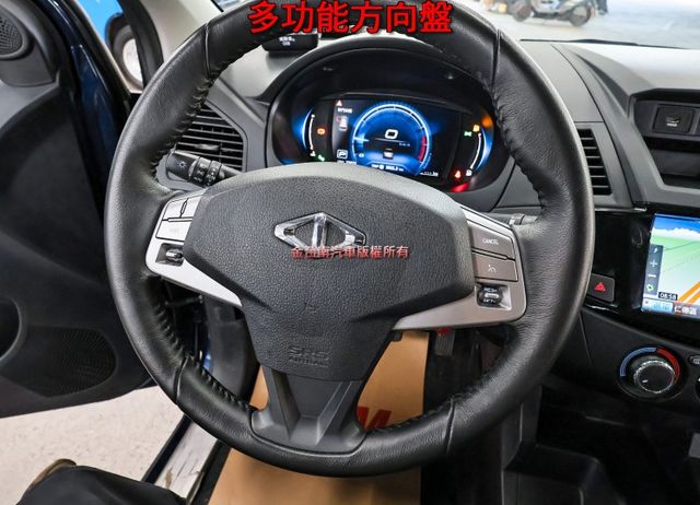 旗艦版才有輪弧✓11月領牌✓一手只跑2.3萬✓全車原板件✓17吋鋁圈✓盲點✓原廠NAVI✓倒車顯影✓可全貸✓附全額發票✓  第12張相片